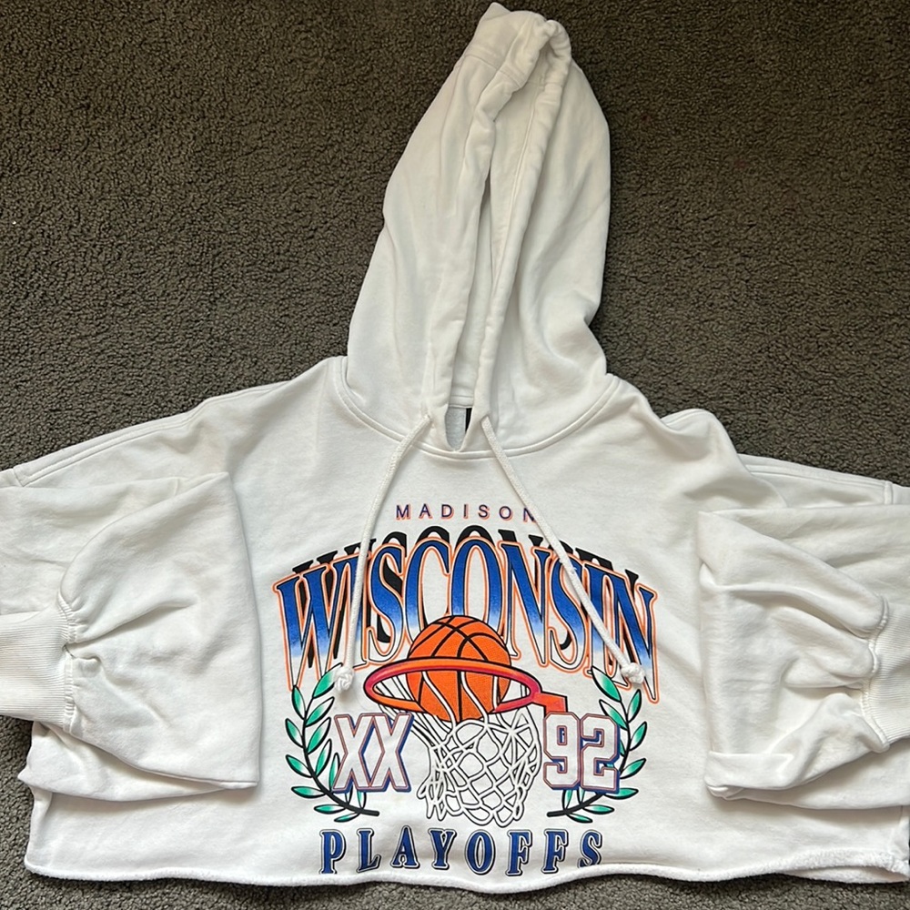 Cropped baggy sweatshirt